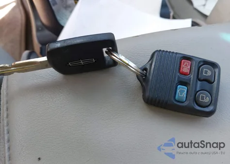 2006 Lincoln Town Car Signature L z USA, uszkodzony, nr VIN 1LNHM85V86Y626640